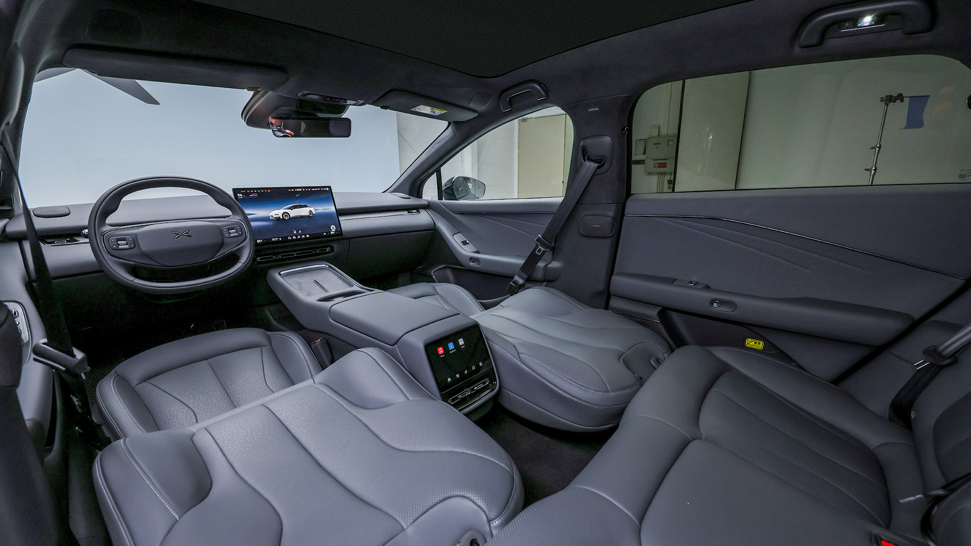 Kachel_Interieur_Xpeng-P7-Plus_XPENG-Hamburg_Leseberg-SueverkruepBrinkmann_1920x1080